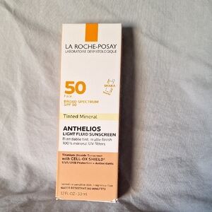 La Roche-Posay Anthelios Tinted Light Fluid Sunscreen SPF 50 - NWT